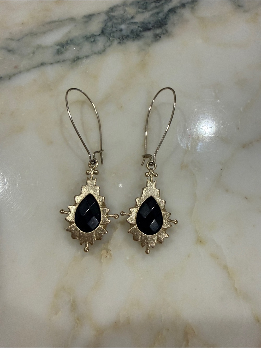 Kendra Scott Gold-Tone Drop Earrings with Black Teardrop Stones